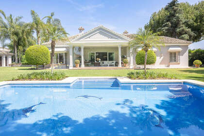 Cluster house for sale in Guadalmina, Málaga. 
