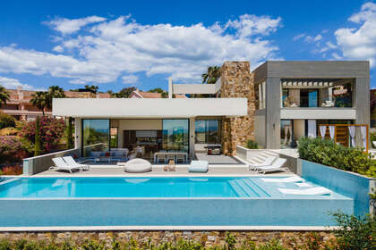 Cluster house for sale in Nueva andalucia, Málaga. 