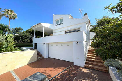 Cluster house for sale in Estepona, Málaga. 