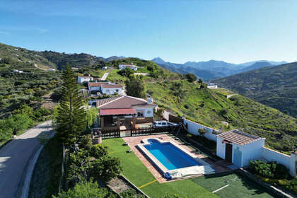 Cluster house for sale in Cómpeta, Málaga. 
