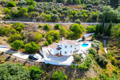 Cluster house for sale in Cómpeta, Málaga. 