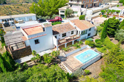 Cluster house for sale in Cómpeta, Málaga. 