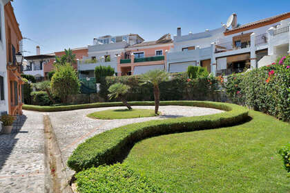 House for sale in El Paraiso, Estepona, Málaga. 