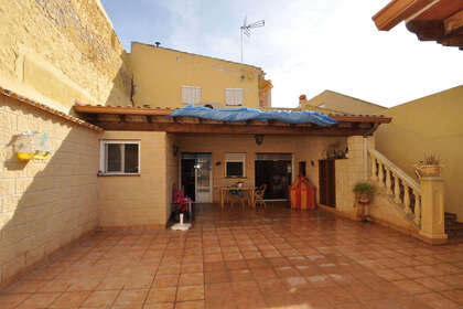 House for sale in Pinoso, Alicante. 