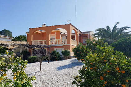 Cluster house for sale in Balones, Alicante. 