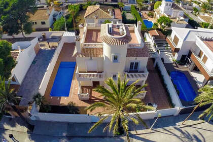 Cluster house for sale in Cabo Roig, Alicante. 
