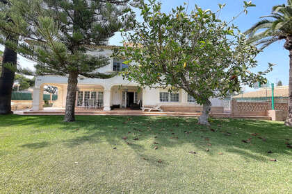 Cluster house for sale in Cabo Roig, Alicante. 