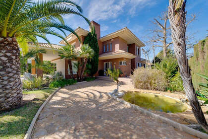 Cluster house for sale in Benidorm, Alicante. 