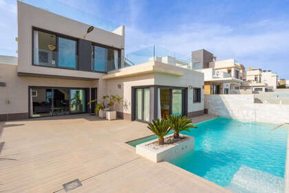 Cluster house for sale in San Miguel de Salinas, Alicante. 