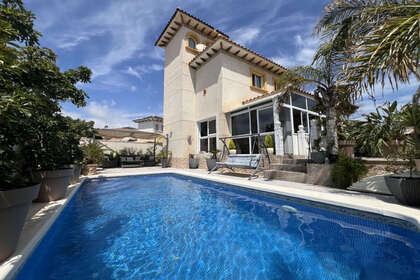 Cluster house for sale in Orihuela, Alicante. 