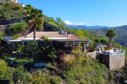 Cluster house for sale in Arenas, Málaga. 