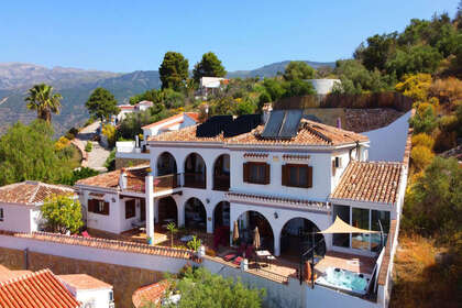 Cluster house for sale in Cómpeta, Málaga. 