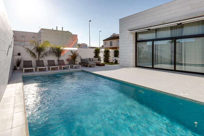 Cluster house for sale in Pilar de la Horadada, Alicante. 
