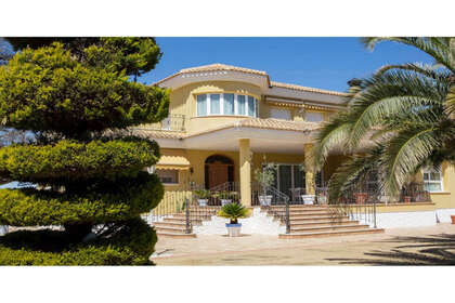 Cluster house for sale in Yecla, Murcia. 