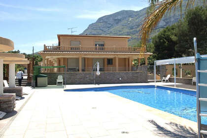 Cluster house for sale in Dénia, Alicante. 