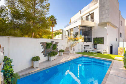 Cluster house for sale in Villamartín, Alicante. 