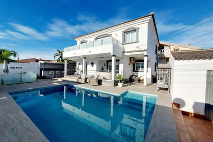 Cluster house for sale in Orihuela-Costa, Alicante. 