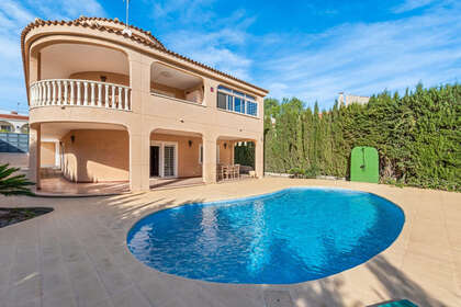 Cluster house for sale in Balones, Alicante. 
