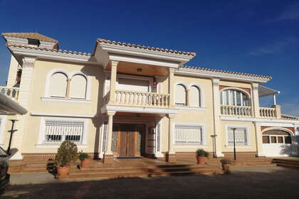 Cluster house for sale in Yecla, Murcia. 