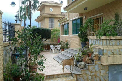 Cluster house for sale in Benidorm, Alicante. 