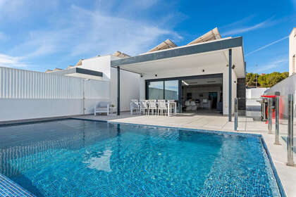 Cluster house for sale in San Miguel de Salinas, Alicante. 