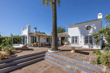 Cluster house for sale in Guadalmina, Málaga. 