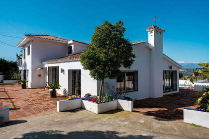 Cluster house for sale in Alhaurín el Grande, Málaga. 