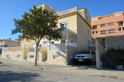 House for sale in Guardamar del Segura, Alicante. 