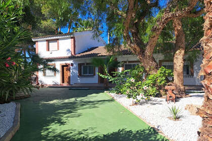 Cluster house for sale in Orihuela, Alicante. 