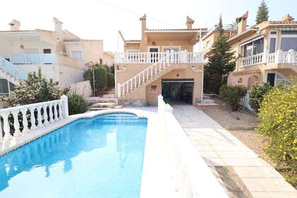 Cluster house for sale in Balones, Alicante. 