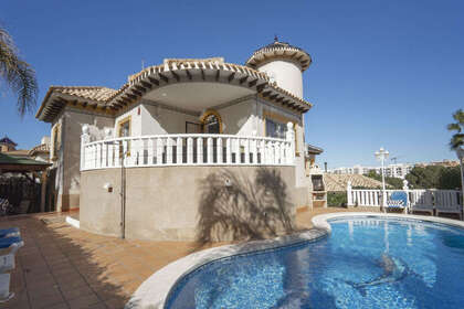 Cluster house for sale in Villamartín, Alicante. 