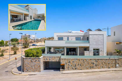 Cluster house for sale in Benijófar, Alicante. 