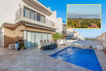 Cluster house for sale in Villamartín, Alicante. 