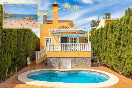 Cluster house for sale in Cabo Roig, Alicante. 