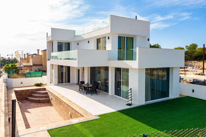 Cluster house for sale in Villamartín, Alicante. 