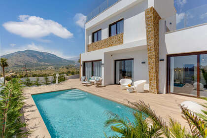 Cluster house for sale in Finestrat, Alicante. 