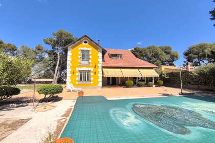 Cluster house for sale in Yecla, Murcia. 