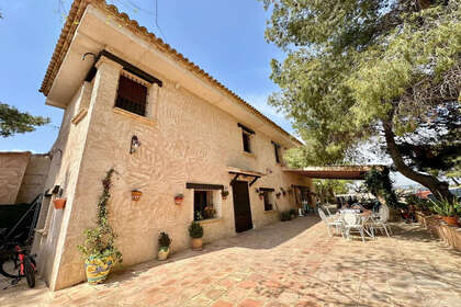 Cluster house for sale in Yecla, Murcia. 