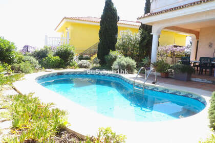 Cluster house for sale in Fuengirola, Málaga. 