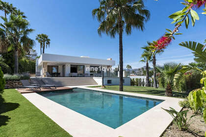 Cluster house for sale in Guadalmina, Málaga. 