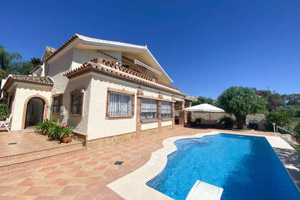 Cluster house for sale in Guadalmina, Málaga. 