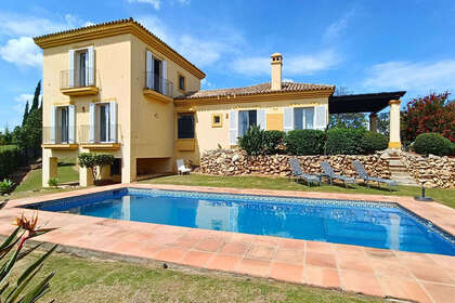 Cluster house for sale in Sotogrande, Cádiz. 