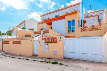 Cluster house for sale in Alfaz del pi / Alfàs del Pi, Alicante. 
