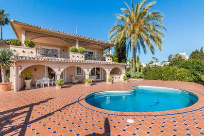 Cluster house for sale in Guadalmina, Málaga. 
