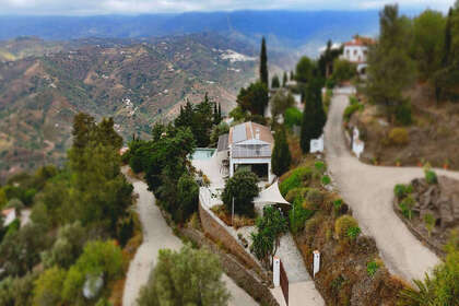 Cluster house for sale in Sayalonga, Málaga. 