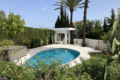 Cluster house for sale in Puerto Banús, Málaga. 
