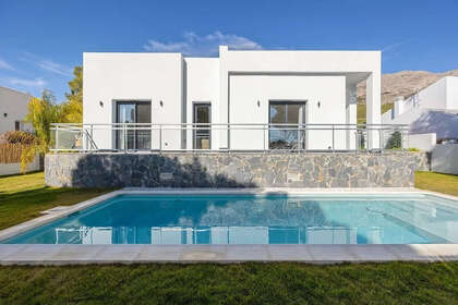 Cluster house for sale in Altea, Alicante. 