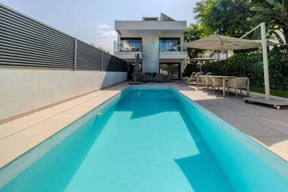 Cluster house for sale in Puerto Banús, Málaga. 