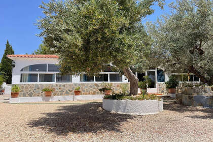 Cluster house for sale in Finestrat, Alicante. 