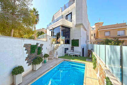 Cluster house for sale in Villamartín, Alicante. 